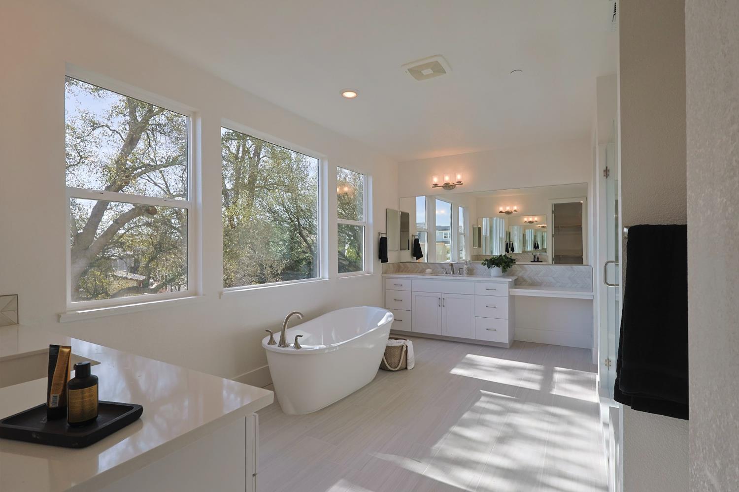 5638 Lakepointe Drive Rocklin, CA 95677 - Photo 17 of 30 a large white room with mirror and window