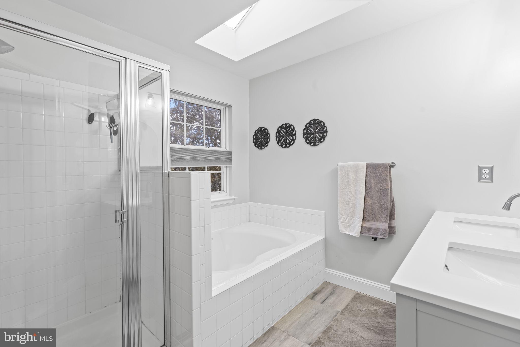 204 Braxton Way, Unit 204 Edgewater, MD 21037 - Photo 33 of 50 a bathroom with a bathtub and a shower