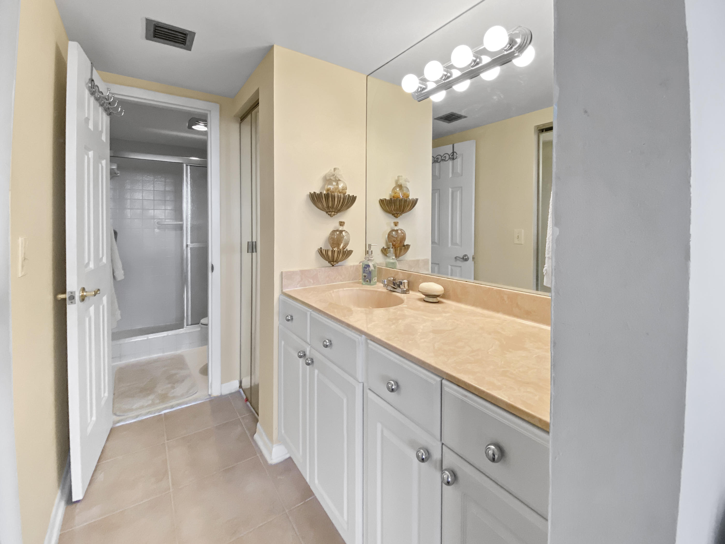 336 Golfview Road, Unit 512 North Palm Beach, FL 33408 - Photo 15 of 53 Master bath