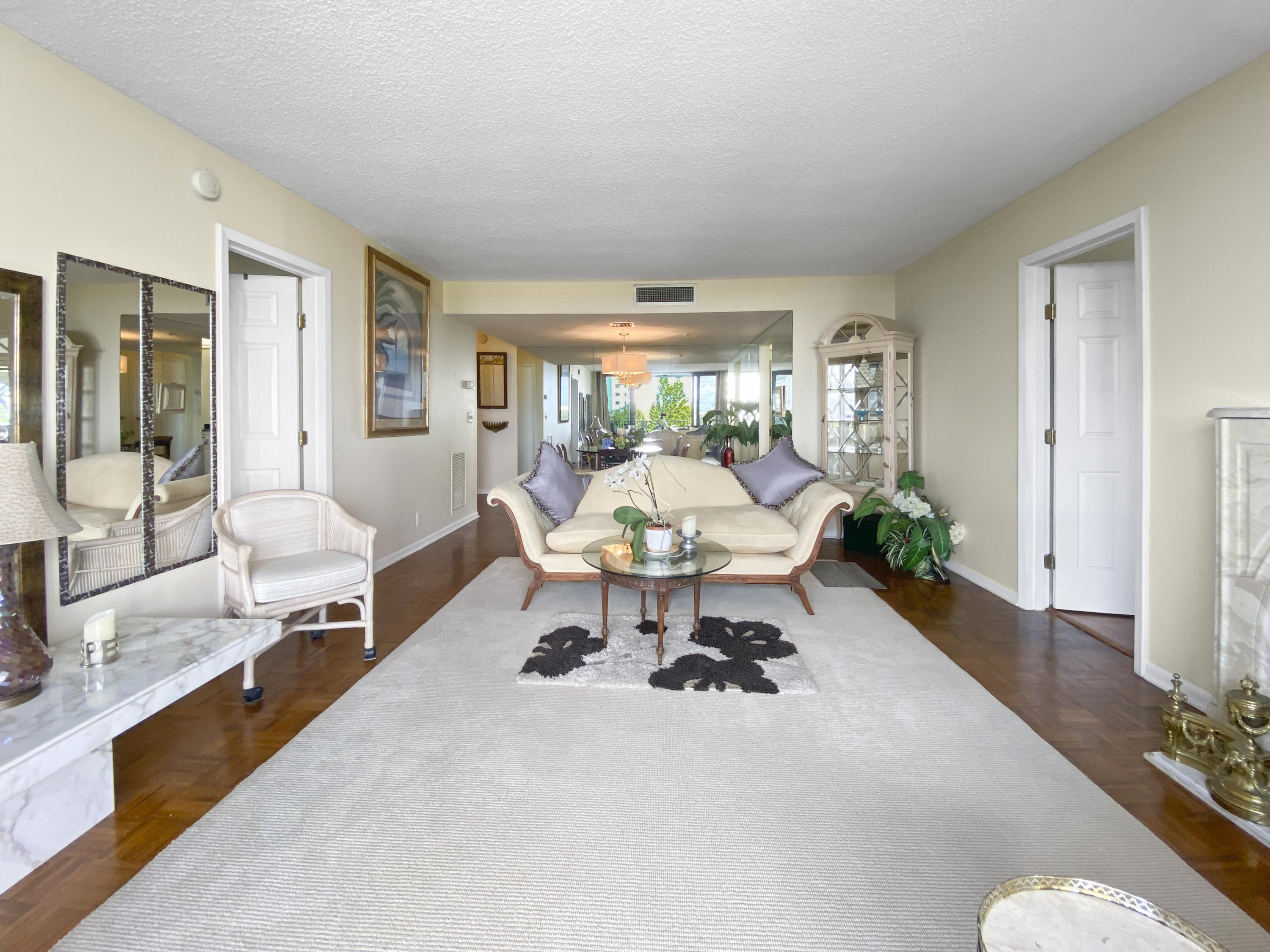 336 Golfview Road, Unit 512 North Palm Beach, FL 33408 - Photo 9 of 53 Living