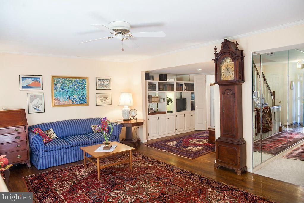 512 Andrew Hill Road Arnold, MD 21012 - Photo 11 of 29 Living Room