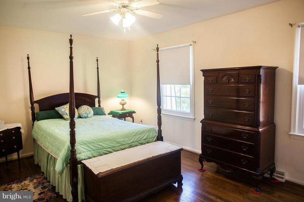 512 Andrew Hill Road Arnold, MD 21012 - Photo 17 of 29 Bedroom 2. Larger than most master bedrooms!