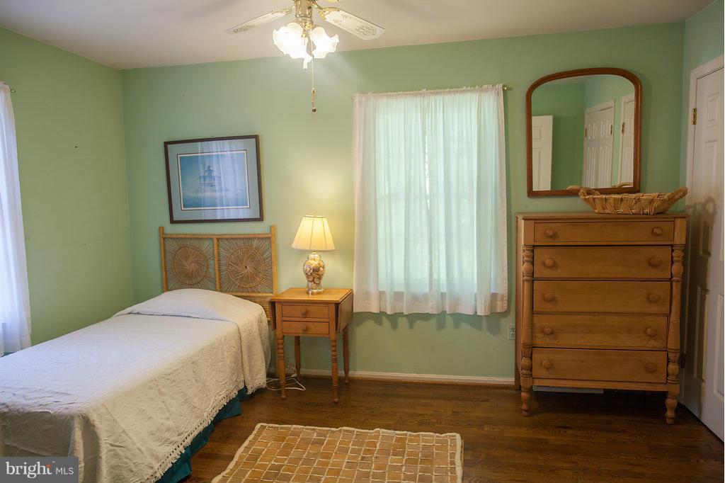 512 Andrew Hill Road Arnold, MD 21012 - Photo 18 of 29 Third bedroom