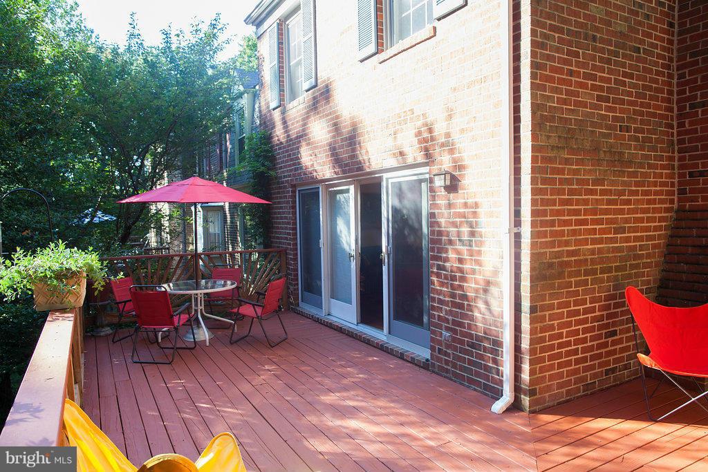 512 Andrew Hill Road Arnold, MD 21012 - Photo 4 of 29 Large wrap around deck!