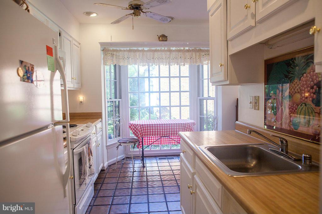 512 Andrew Hill Road Arnold, MD 21012 - Photo 7 of 29 Long view to Bay Window