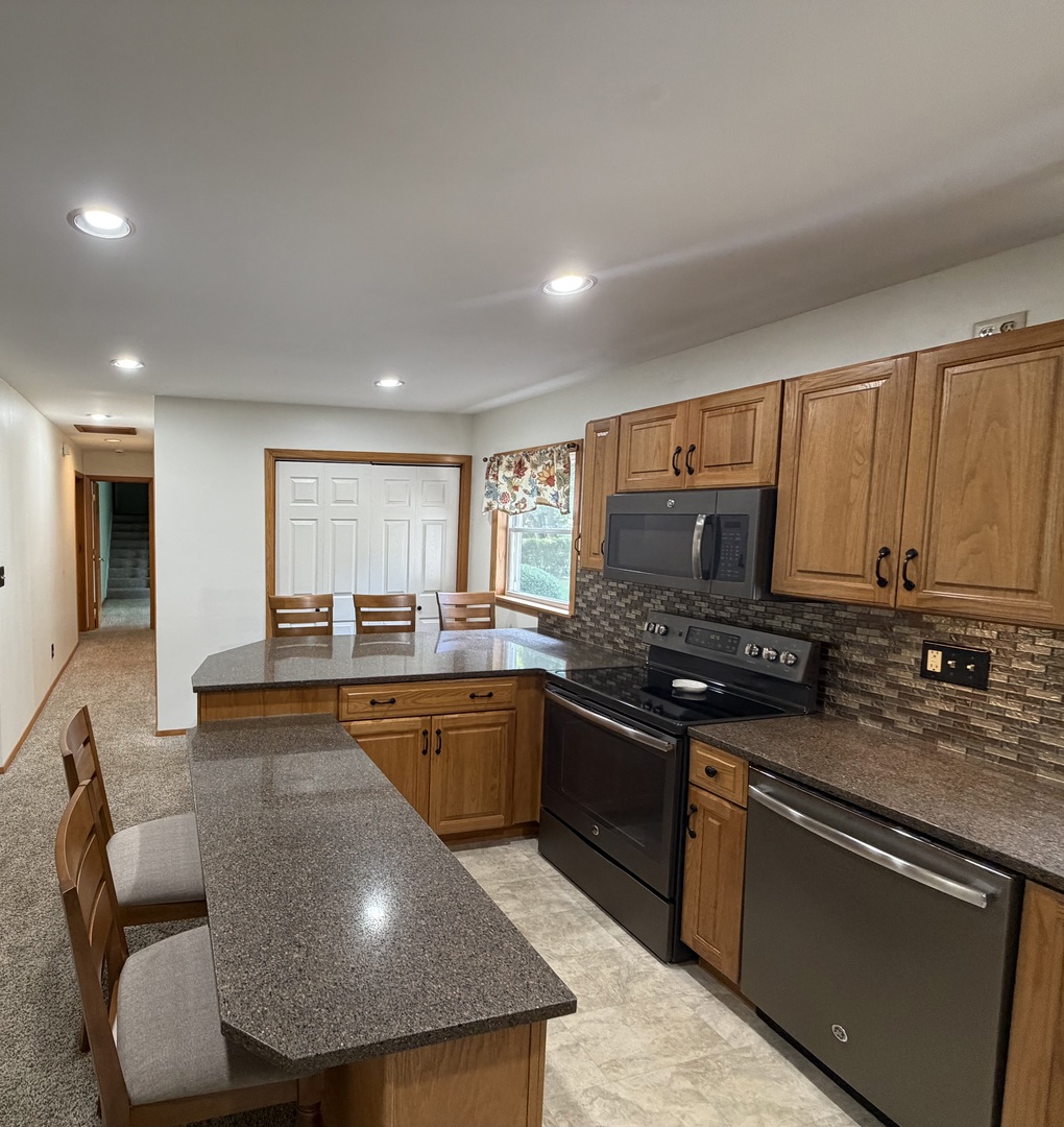 10083 Elizabeth Road Bloomington, IL 61705 - Photo 6 of 19 Gallery Image 6