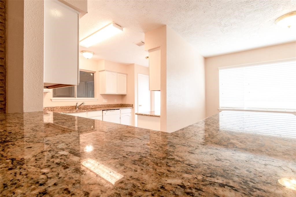 2527 Colonial Ridge Drive Friendswood, TX 77546 - Photo 10 of 30 Gallery Image 10