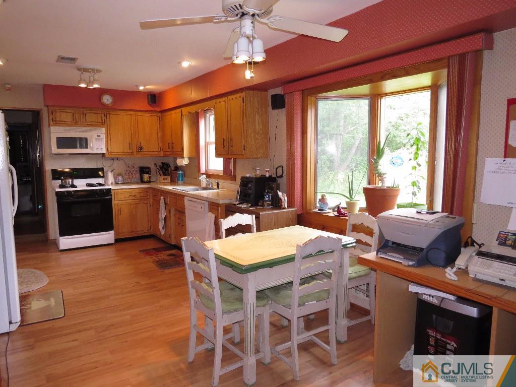 27 Wilshire Road Edison, NJ 08817 - Photo 3 of 12 Gallery Image 3