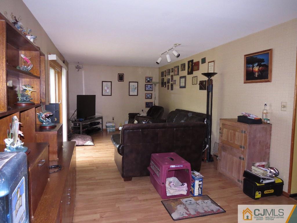 27 Wilshire Road Edison, NJ 08817 - Photo 4 of 12 Gallery Image 4