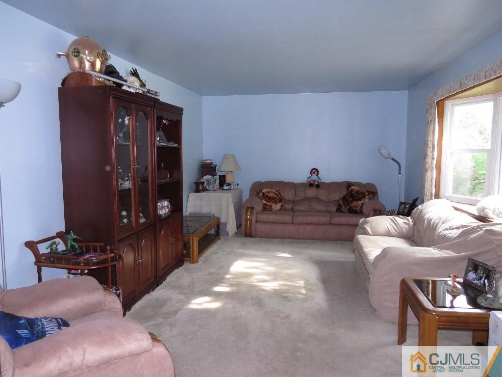 27 Wilshire Road Edison, NJ 08817 - Photo 6 of 12 Gallery Image 6