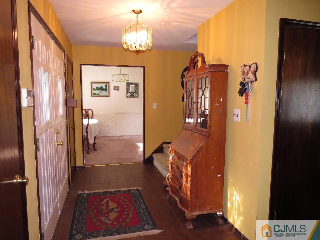 27 Wilshire Road Edison, NJ 08817 - Photo 7 of 12 Gallery Image 7