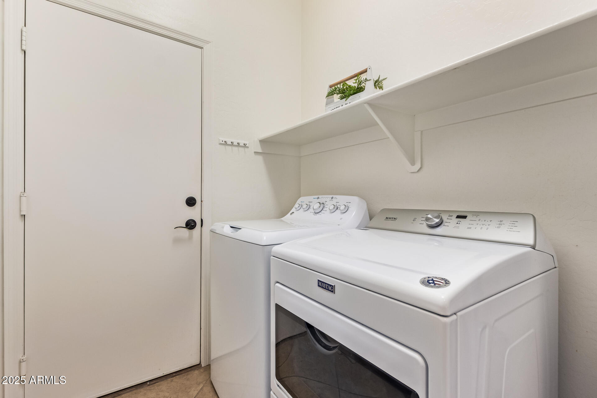 535 South Lemon Court Gilbert, AZ 85296 - Photo 34 of 36 a utility room with dryer and washer