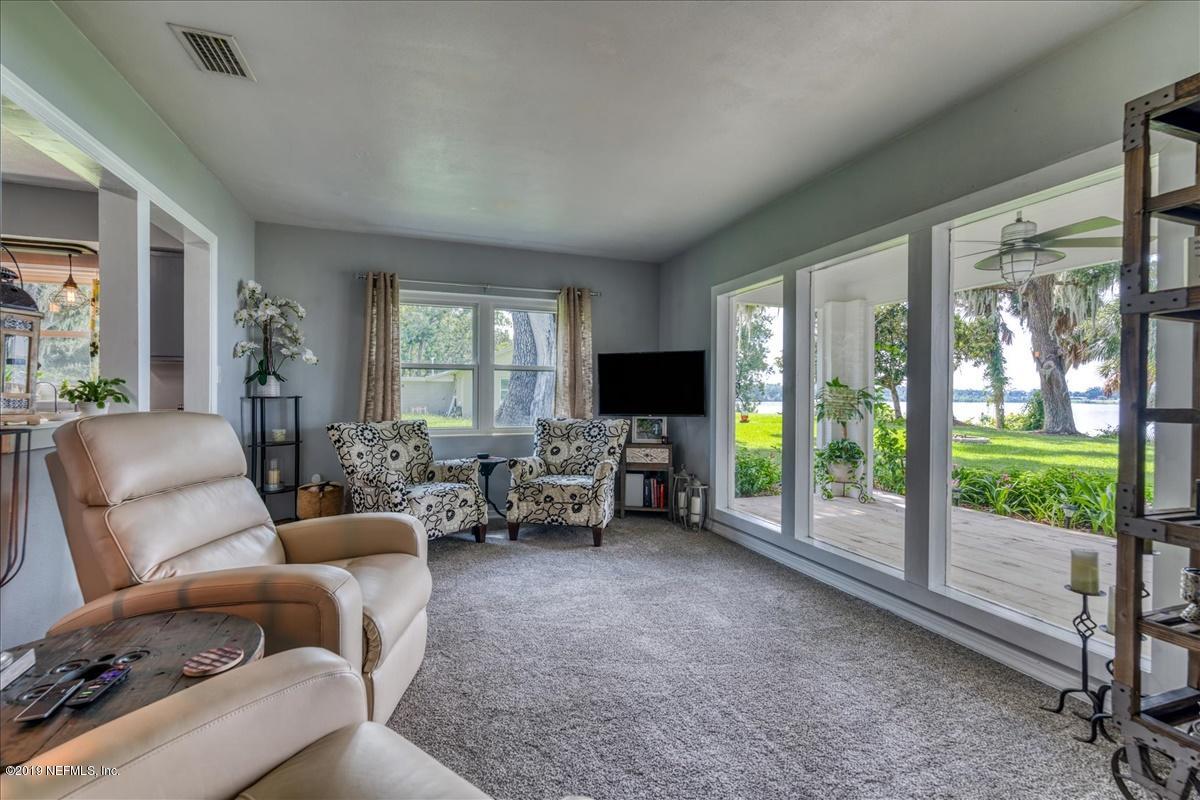 213 Moritani Point Road East Palatka, FL 32131 - Photo 15 of 55 Living Room