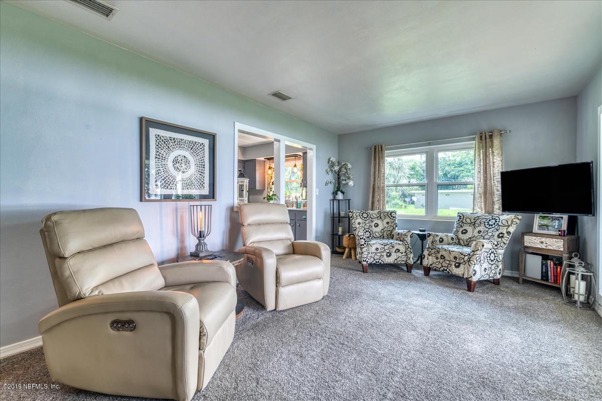 213 Moritani Point Road East Palatka, FL 32131 - Photo 18 of 55 Living Room