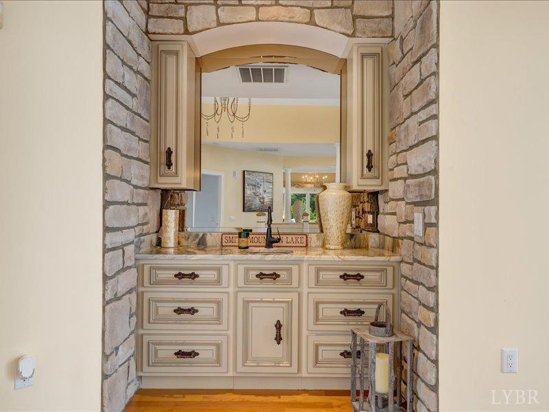 1641 Merriman Way Road Moneta, VA 24121 - Photo 9 of 34 Gallery Image 9