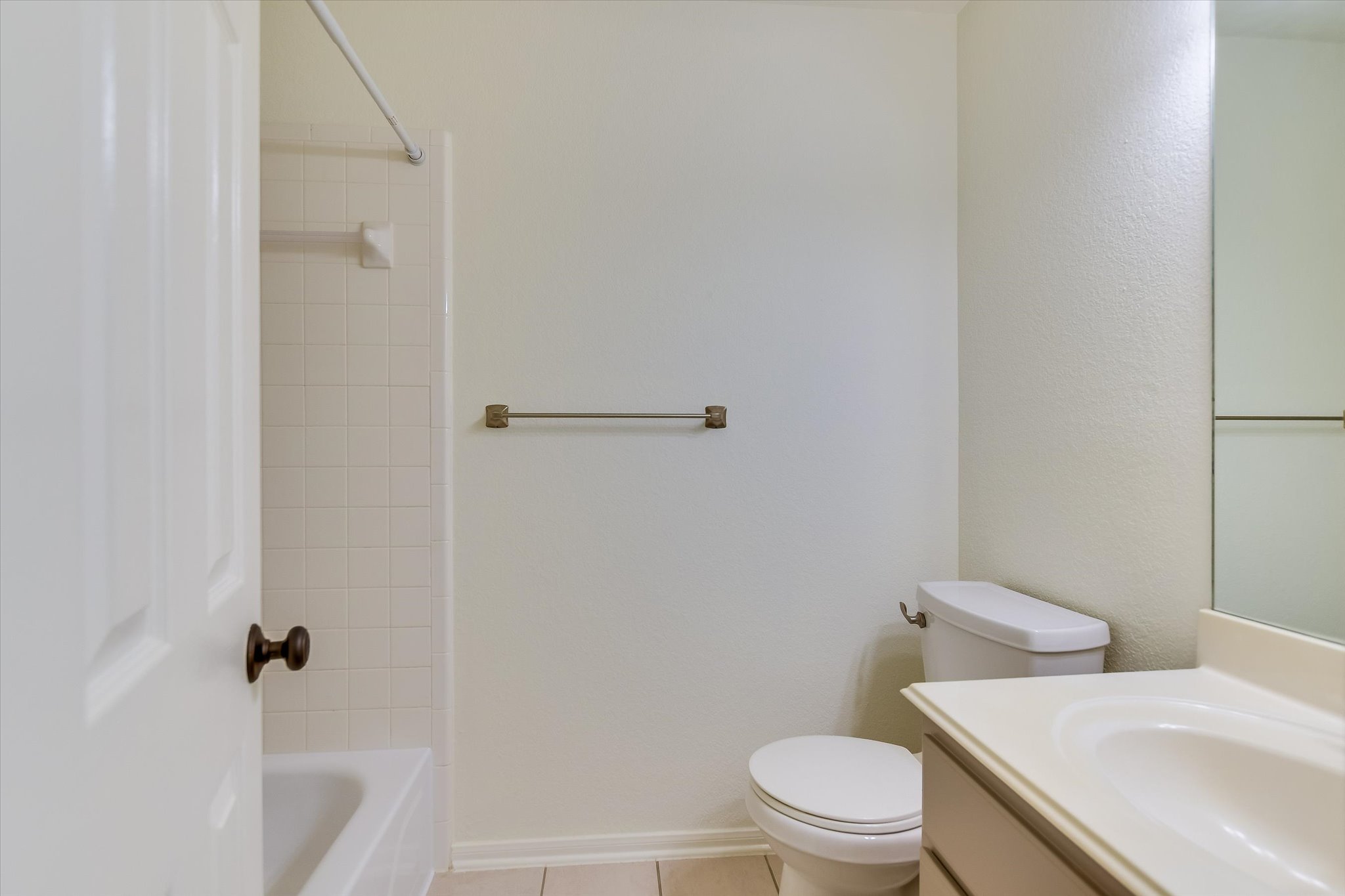 3517 Grimes Ranch Road Austin, TX 78732 - Photo 19 of 26 Upstairs Full Bath #3