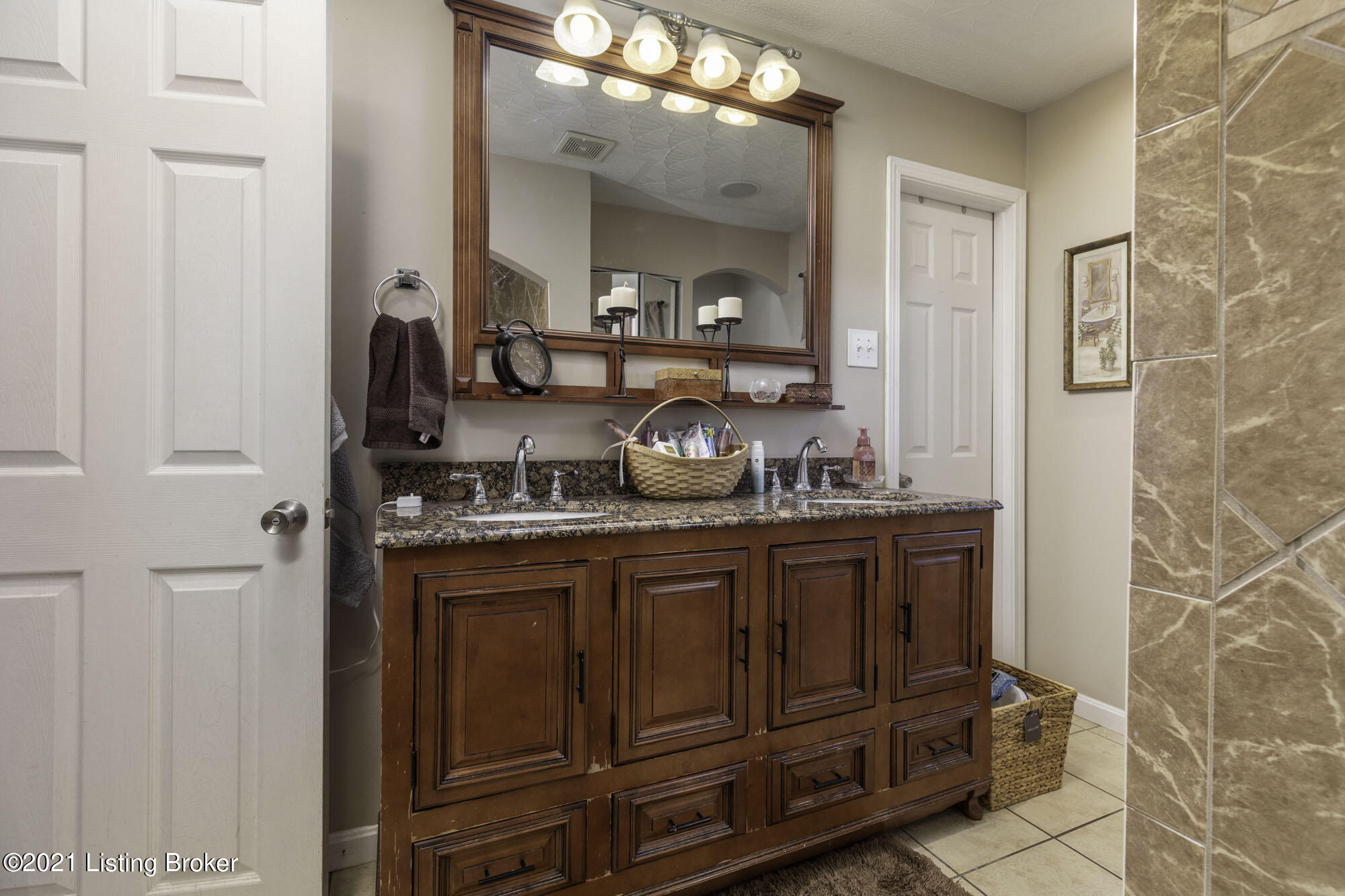 3609 Locklee Road Louisville, KY 40214 - Photo 15 of 27 Locklee024