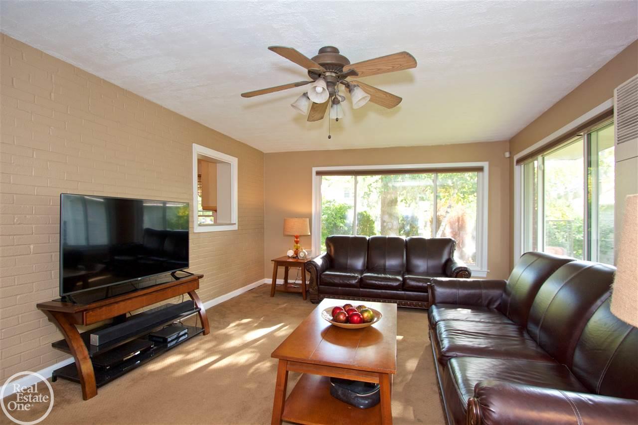 451 Touraine Road Grosse Pointe, MI 48236 - Photo 23 of 40 31329741-22.JPG