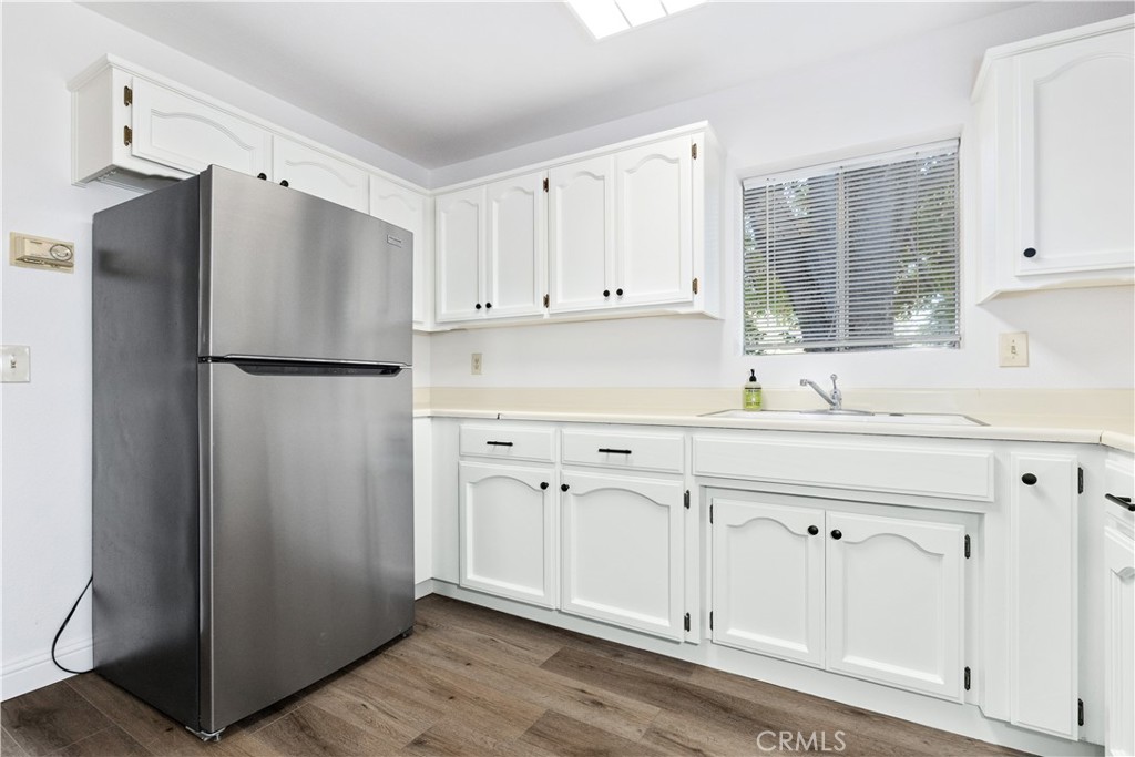 317 Crocker Street Templeton, CA 93465 - Photo 18 of 36 a kitchen with appliances cabinets and a sink