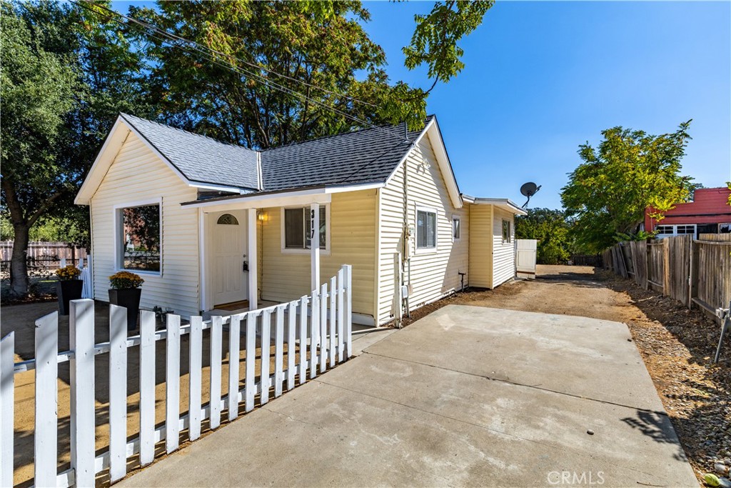 317 Crocker Street Templeton, CA 93465 - Photo 6 of 36 a view of a house with wooden fence