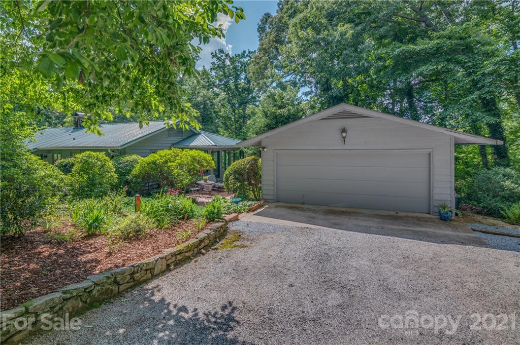 811 Hunting Country Road Tryon, NC 28782 - Photo 4 of 40 a house with a yard