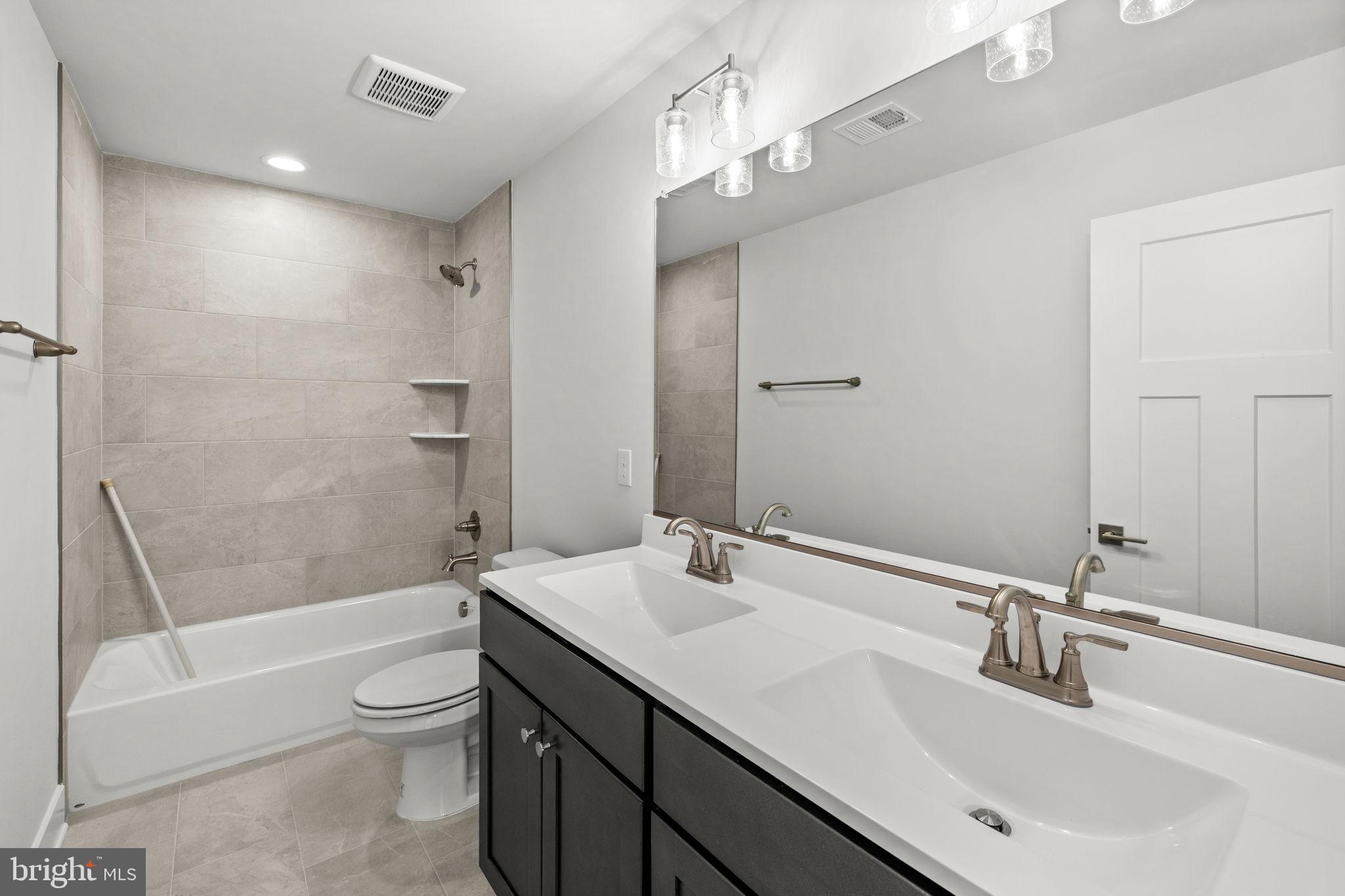 137 Indiantown Road King George, VA 22485 - Photo 25 of 31 Upper-level shared bath w/ tub-shower combo