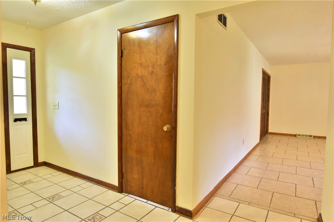 1690 State Road Northwest Warren, OH 44481 - Photo 4 of 35 Gallery Image 4