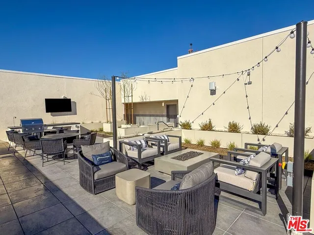 $2,555 | 201 North La Brea Avenue, Unit 619, Inglewood, CA 90301