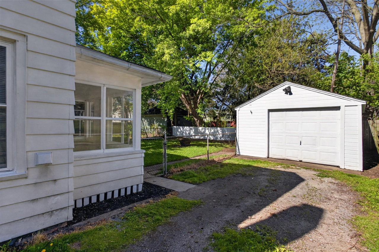 610 Backus Street Jackson, MI 49202 - Photo 6 of 53