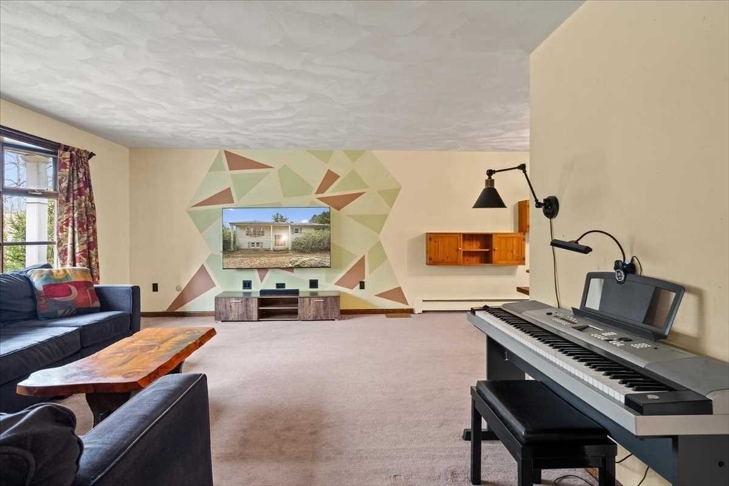 52 S Road Holden, MA 01520 - Photo 6 of 37