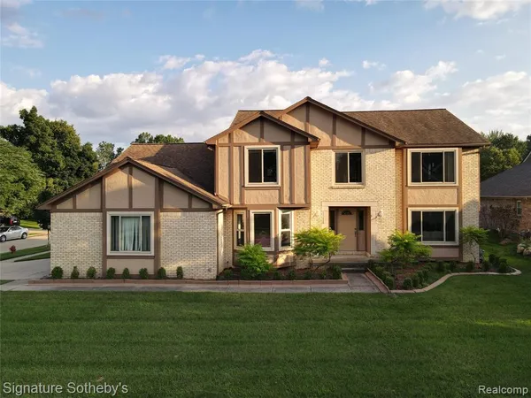 $4,250 | 6710 Westpointe Drive, Troy, MI 48085