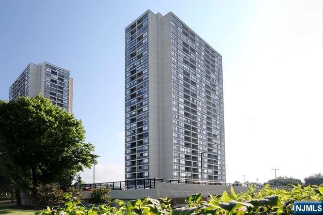 a view of a multi story building