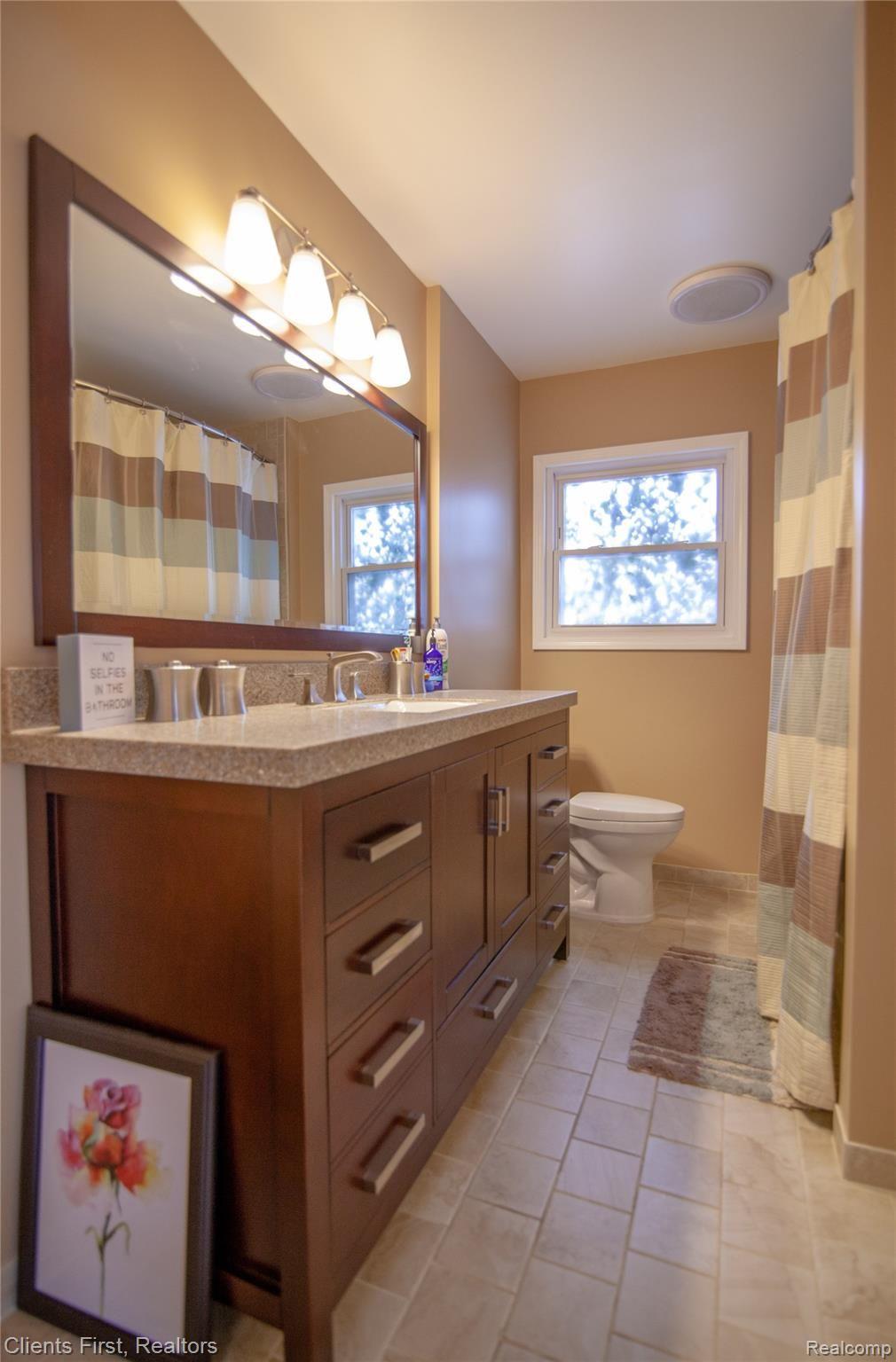 32333 Craftsbury Road Farmington, MI 48334 - Photo 23 of 32 Main Bathroom