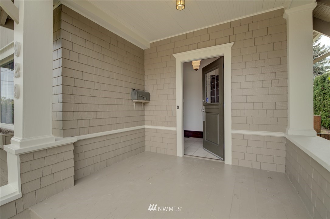 929 North 71st Street Seattle, WA 98103 - Photo 2 of 29 Gallery Image 2