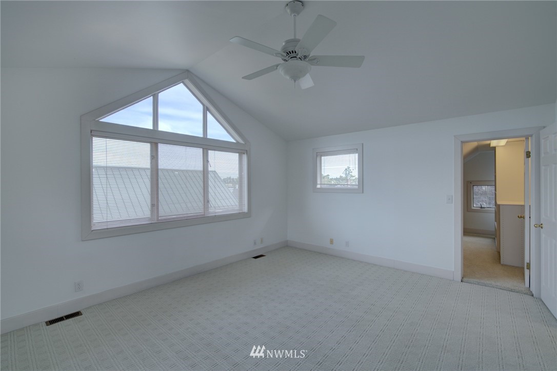 929 North 71st Street Seattle, WA 98103 - Photo 14 of 29 Gallery Image 14
