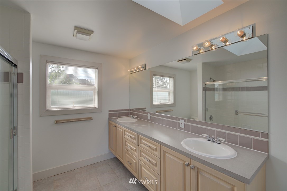 929 North 71st Street Seattle, WA 98103 - Photo 17 of 29 Gallery Image 17