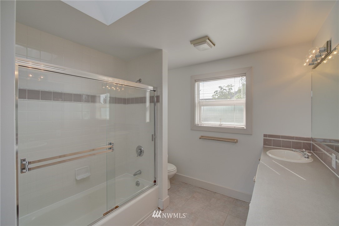 929 North 71st Street Seattle, WA 98103 - Photo 18 of 29 Gallery Image 18