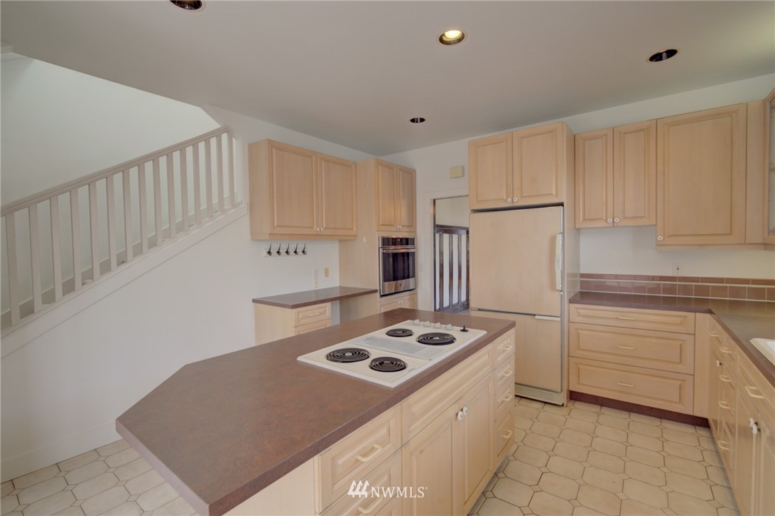 929 North 71st Street Seattle, WA 98103 - Photo 4 of 29 Gallery Image 4