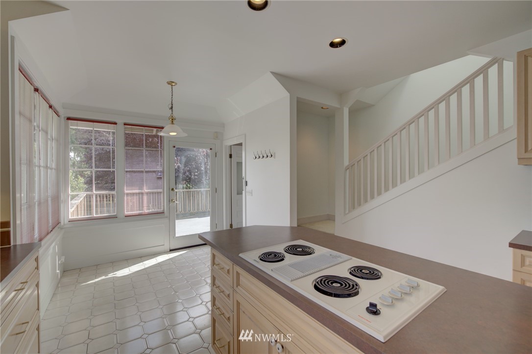 929 North 71st Street Seattle, WA 98103 - Photo 5 of 29 Gallery Image 5
