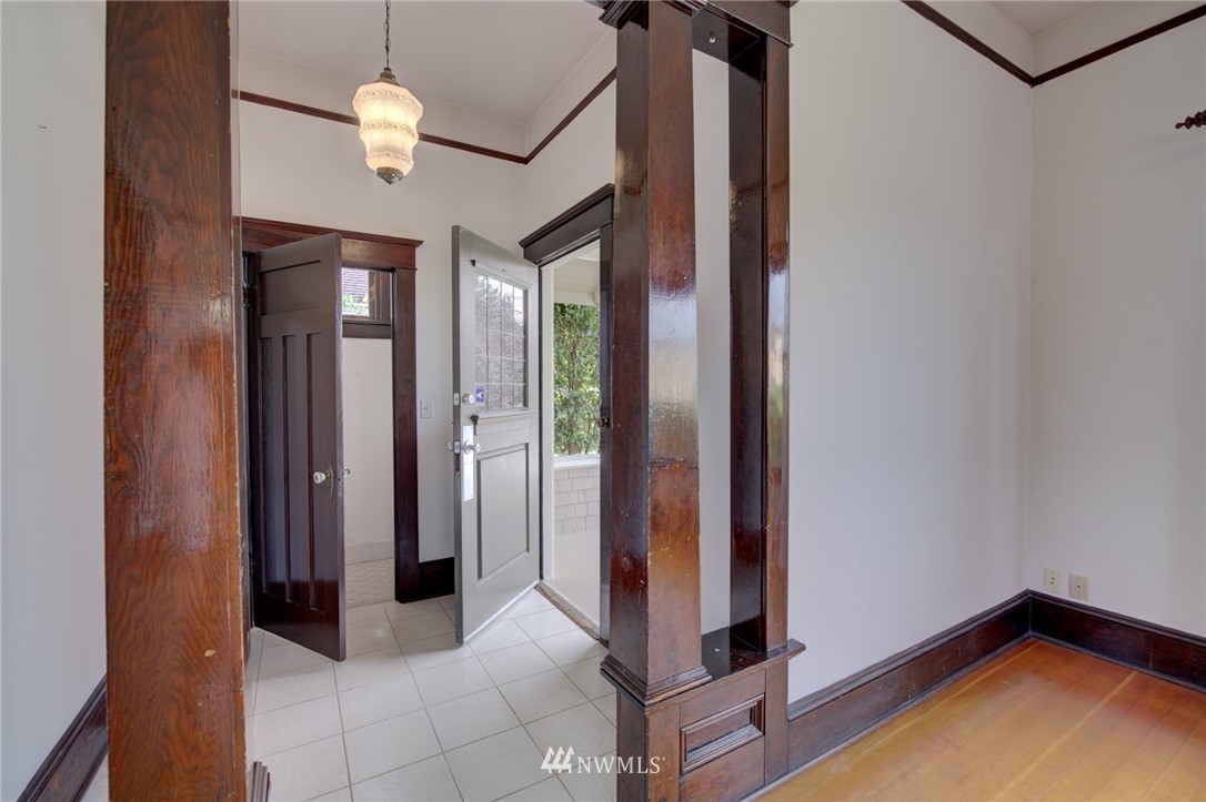 929 North 71st Street Seattle, WA 98103 - Photo 7 of 29 Gallery Image 7