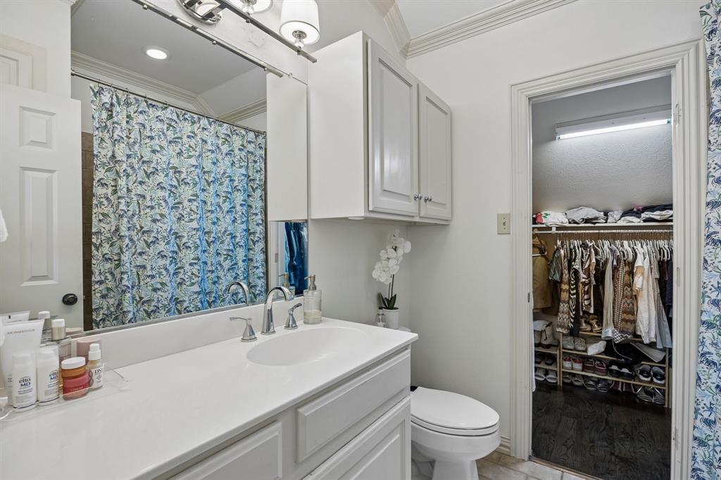 3101 Rosedale Avenue, Unit D University Park, TX 75205 - Photo 12 of 23 a bathroom with a sink a toilet and shower curtain
