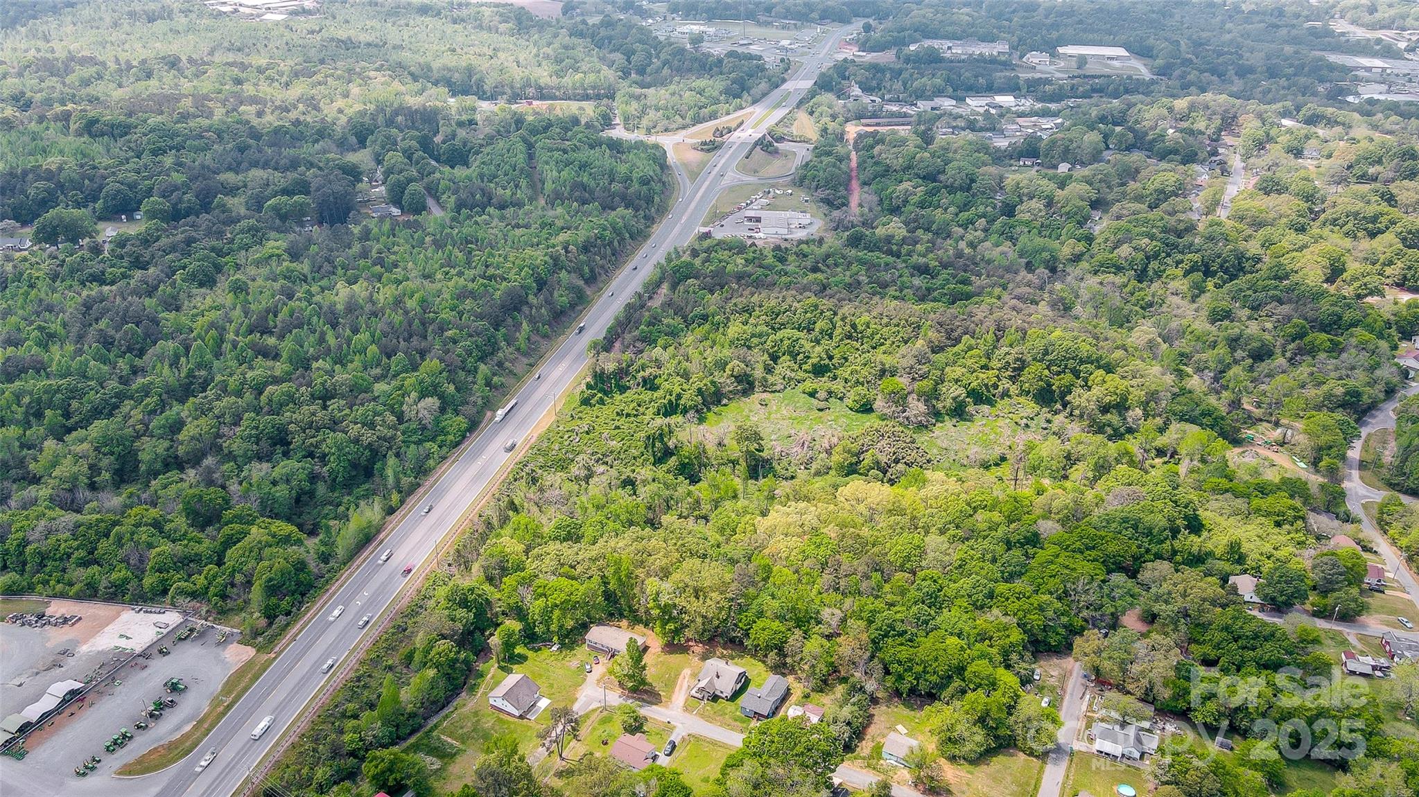 24/27 Rd Albemarle Nc 28001 Road Albemarle, NC 28001 - Photo 4 of 7 a view of a garden from a balcony