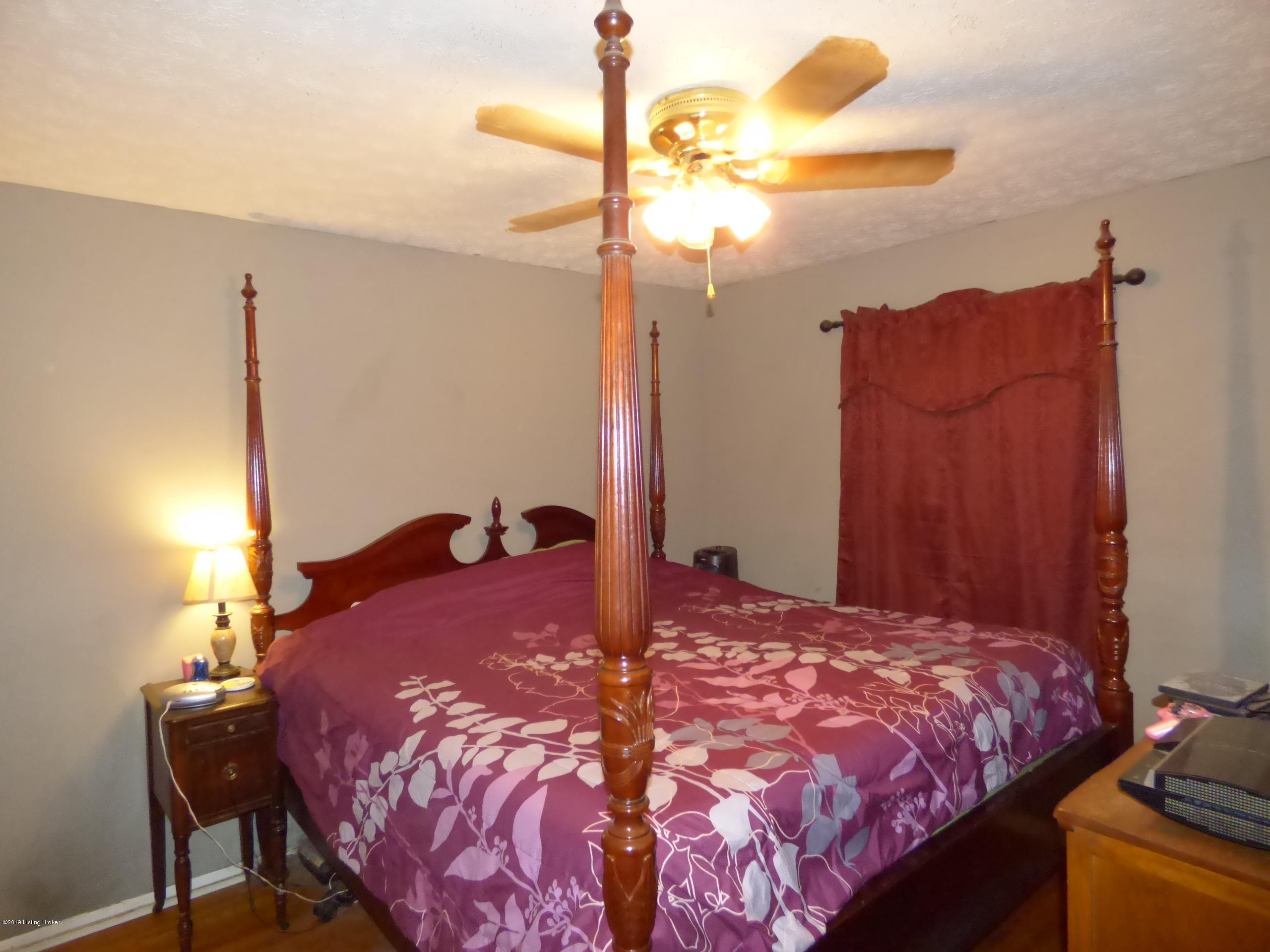 474 Overlook Road Louisville, KY 40229 - Photo 9 of 12 P1250924