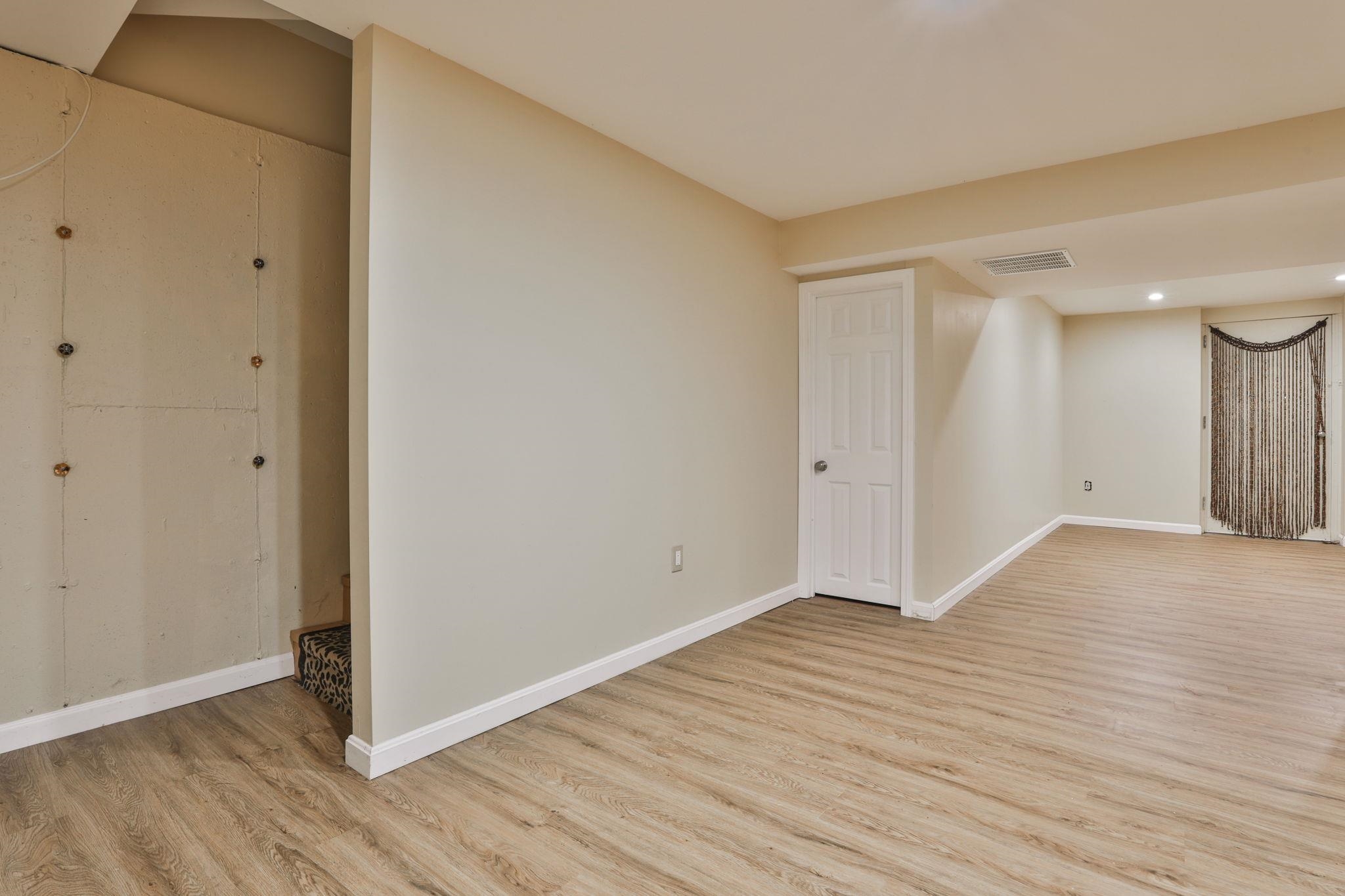 300 Winding Pond Road Londonderry, NH 03053 - Photo 17 of 30 Gallery Image 17