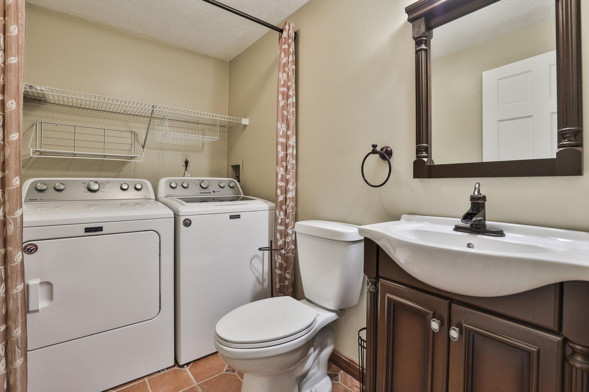 300 Winding Pond Road Londonderry, NH 03053 - Photo 5 of 30 Gallery Image 5