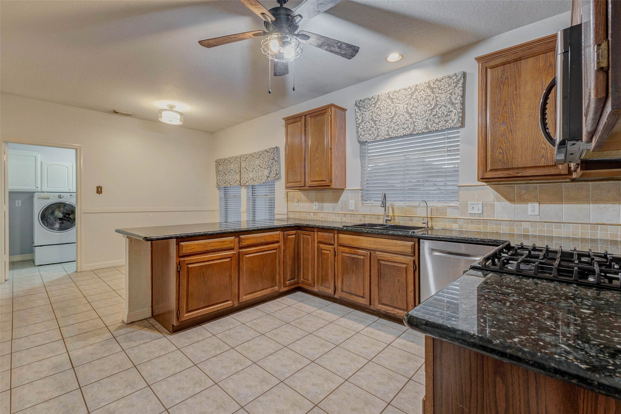 1723 Park Ridge Drive Katy, TX 77450 - Photo 6 of 28 KITCHEN