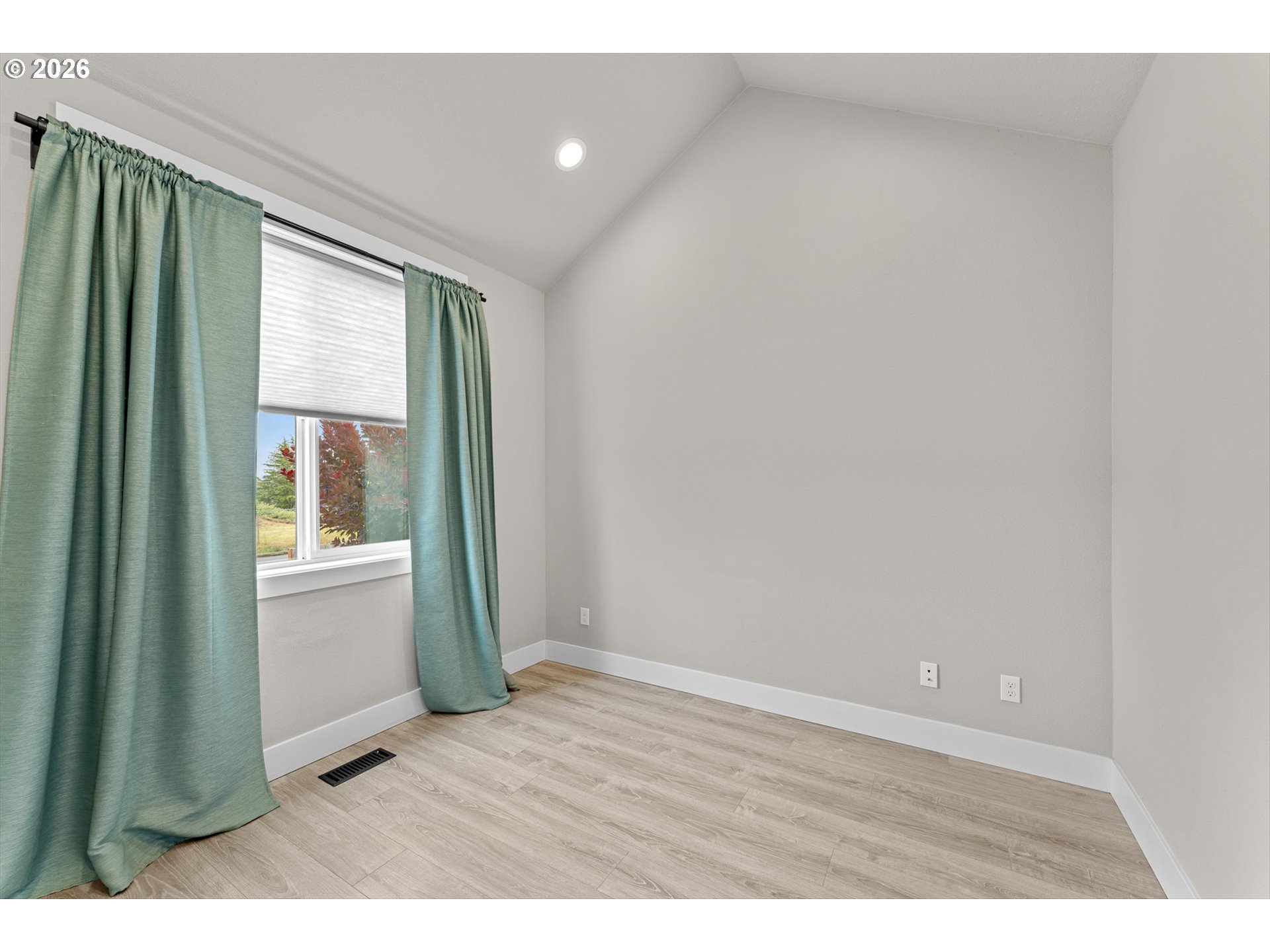 3829 Southwest 31st Street Gresham, OR 97080 - Photo 15 of 36