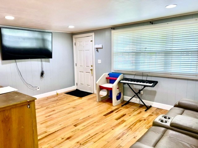 289 Burnham Road Lowell, MA 01852 - Photo 3 of 19 Gallery Image 3