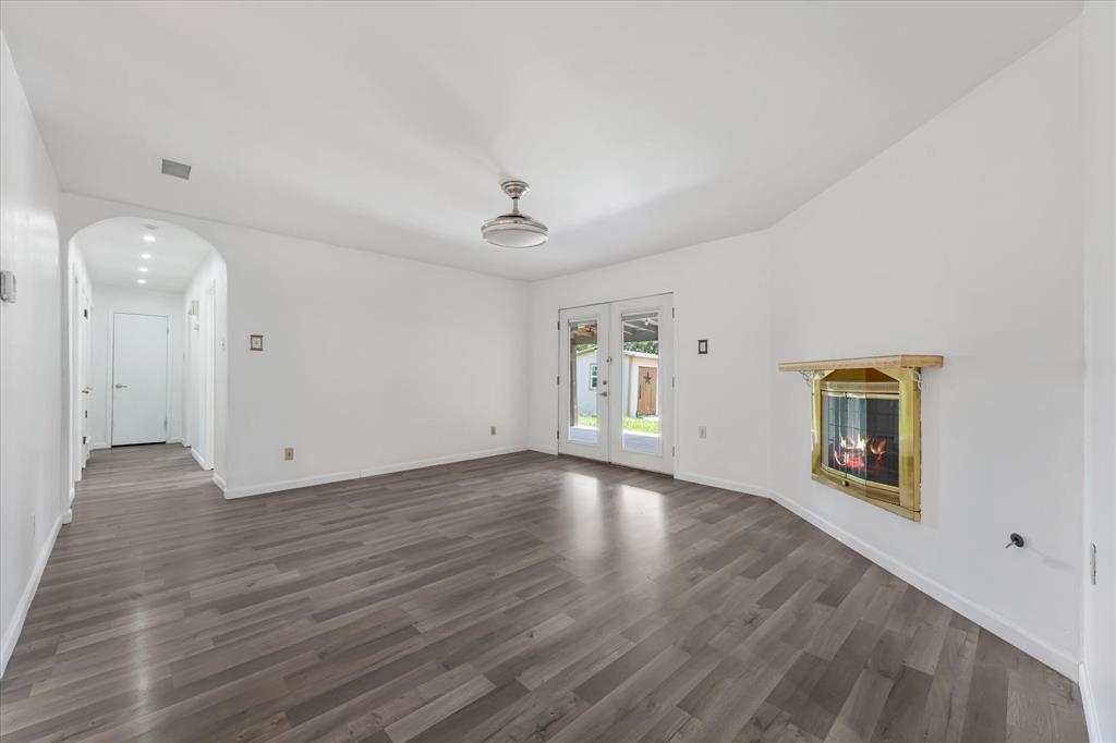 4014 West Rochelle Road Irving, TX 75062 - Photo 4 of 19