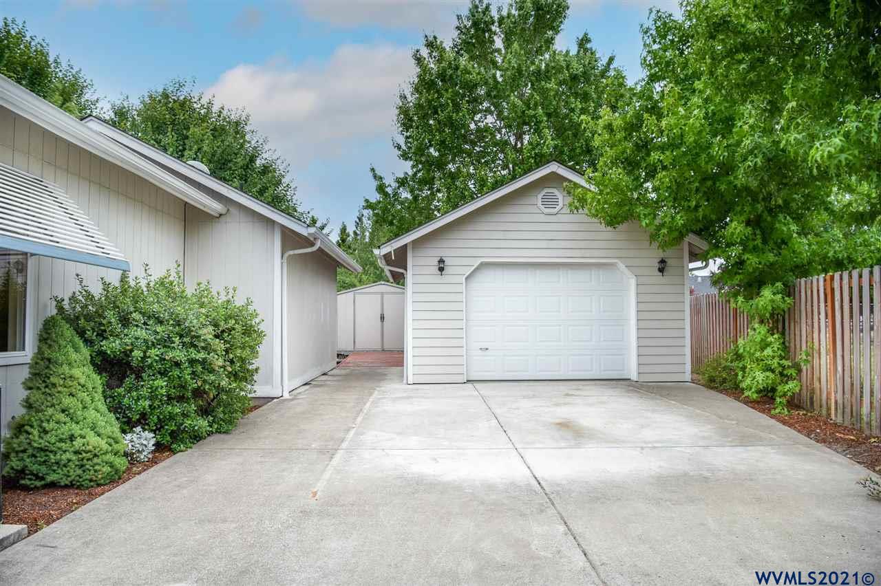 2524 Del Rio Court Southeast Albany, OR 97322 - Photo 3 of 26 Gallery Image 3